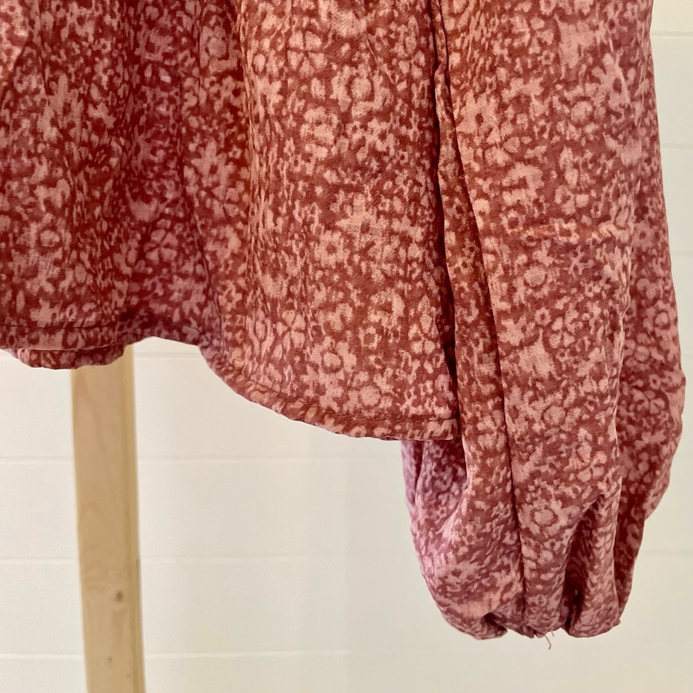 Universal Thread Floral Blouse in Burgundy - Picture 5 of 9